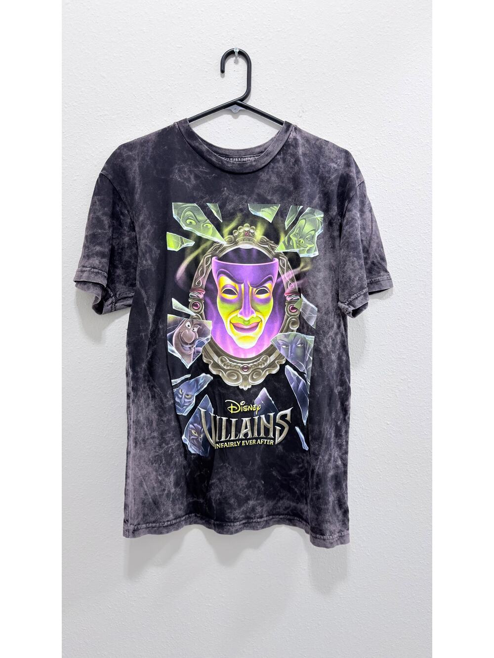 Disney Parks Villains Unfairly Ever After Magic Mirror T-Shirt Medium NWT